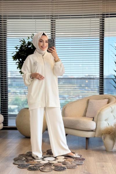 14305 Çiçek Broşlu Fermuarlı Takım Ekru